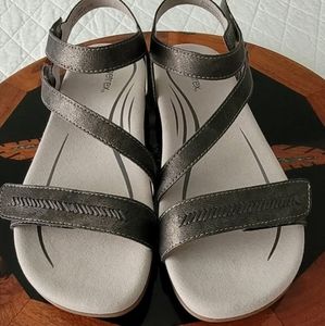NIB Aetrex Gabby sandals in pewter, size 9-9.5
